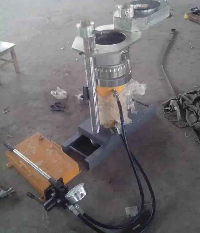 100t手壓泵香油機(jī)芝麻榨油機(jī)